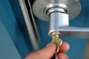 Neighborhood Locksmith Store Corona, CA 951-297-9980 - key-broke-in-lock