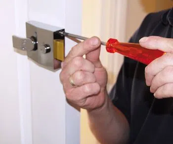 Neighborhood Locksmith Store Corona, CA 951-297-9980 - lock-locksmith